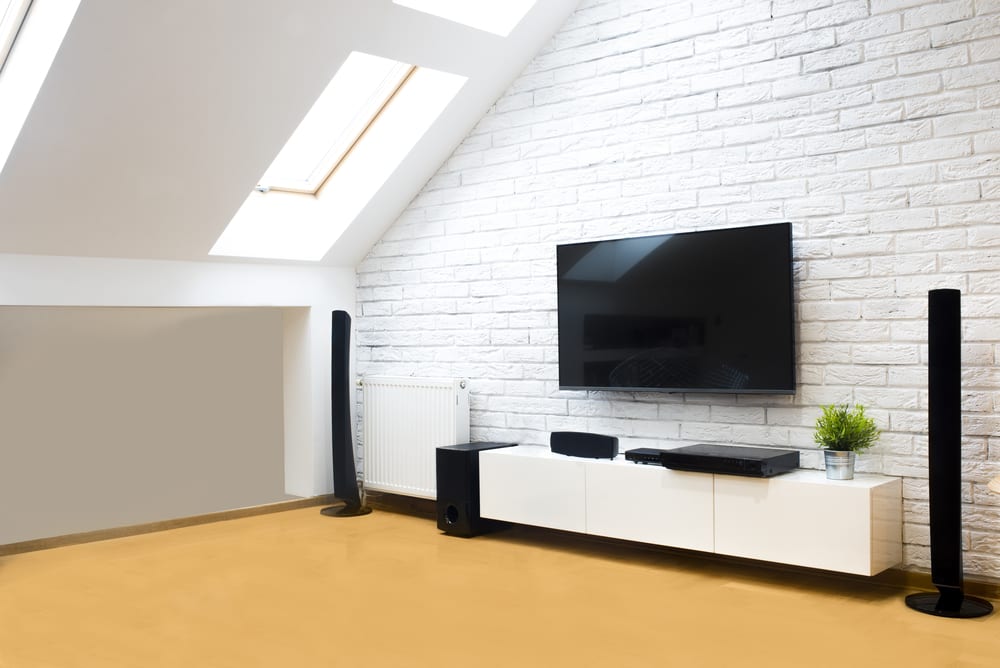 sala-de-tv-grande-minimalista-loft
