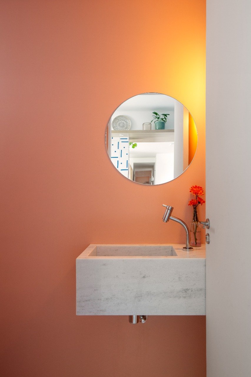 banheiro servico lavabo parede laranja