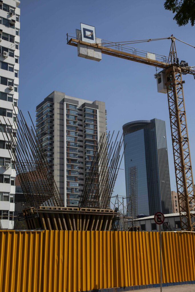 Construção de prédios acompanha vagas de emprego em São Paulo