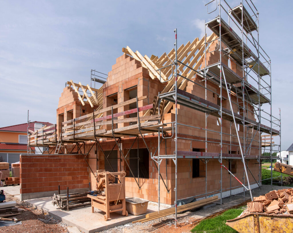 A Caixa tem uma linha de financiamento para compra de terreno e construção da casa própria. Foto: Shutterstock