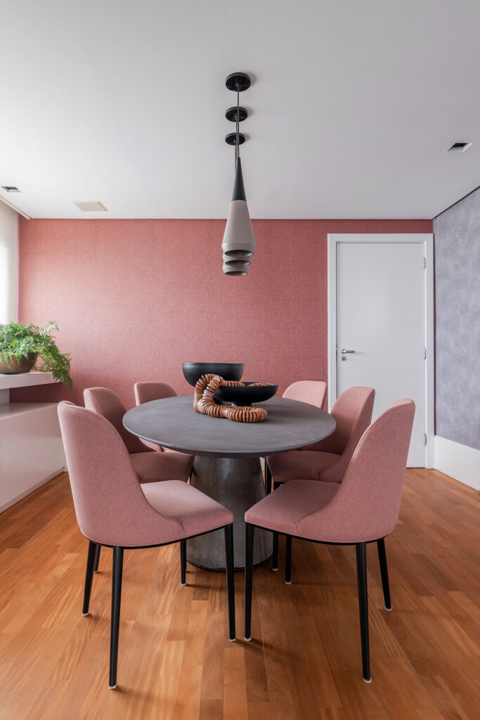 conforto mesa jantar parede rosa