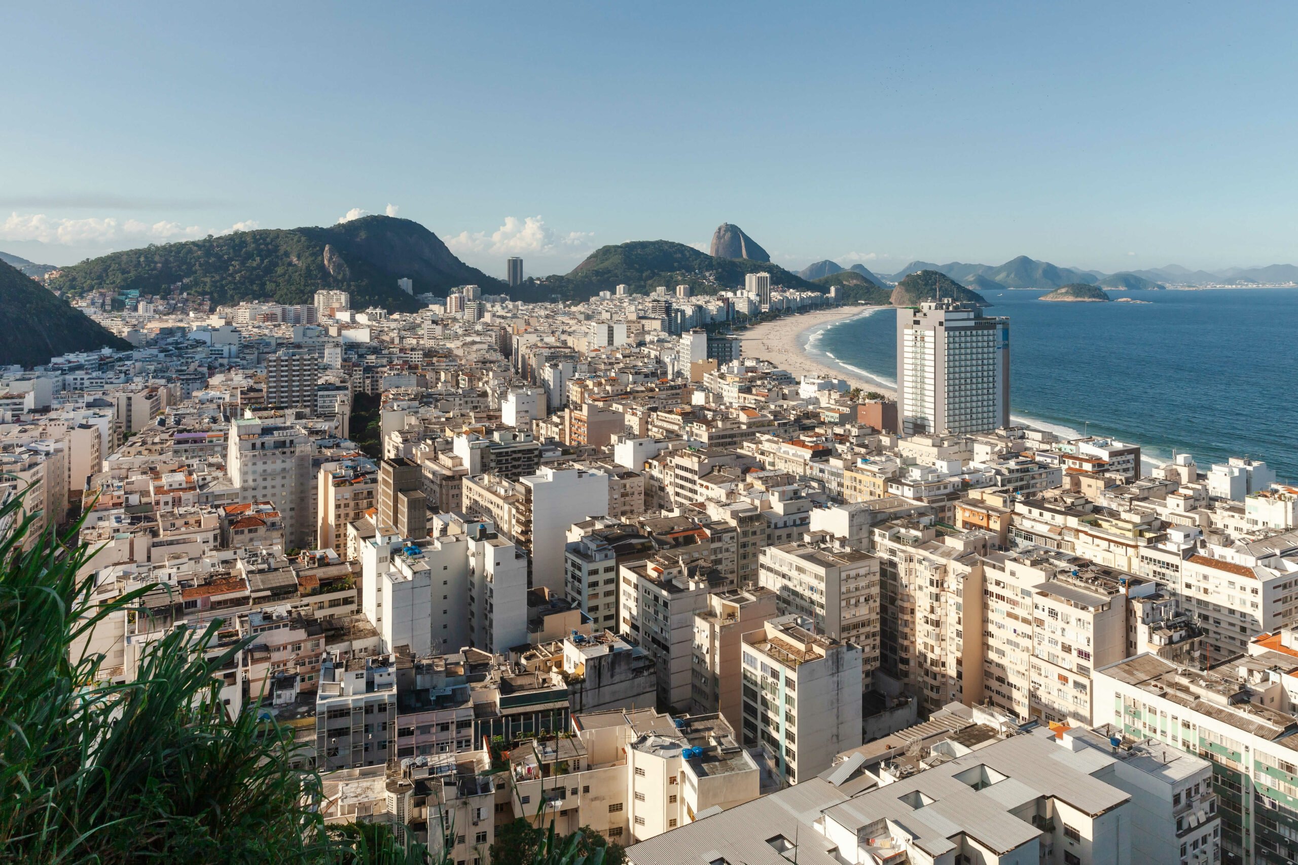 No Rio de Janeiro, prédios próximos da orla da cidade
