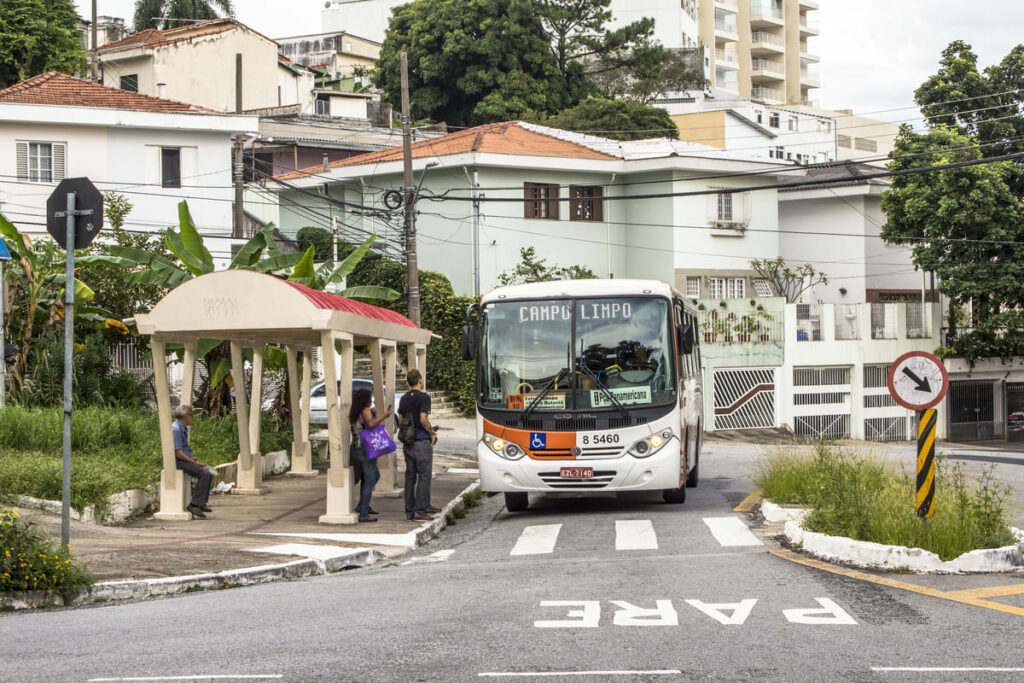 Como chegar até Colégio Jean Piaget em Santos de Ônibus ou Barca?