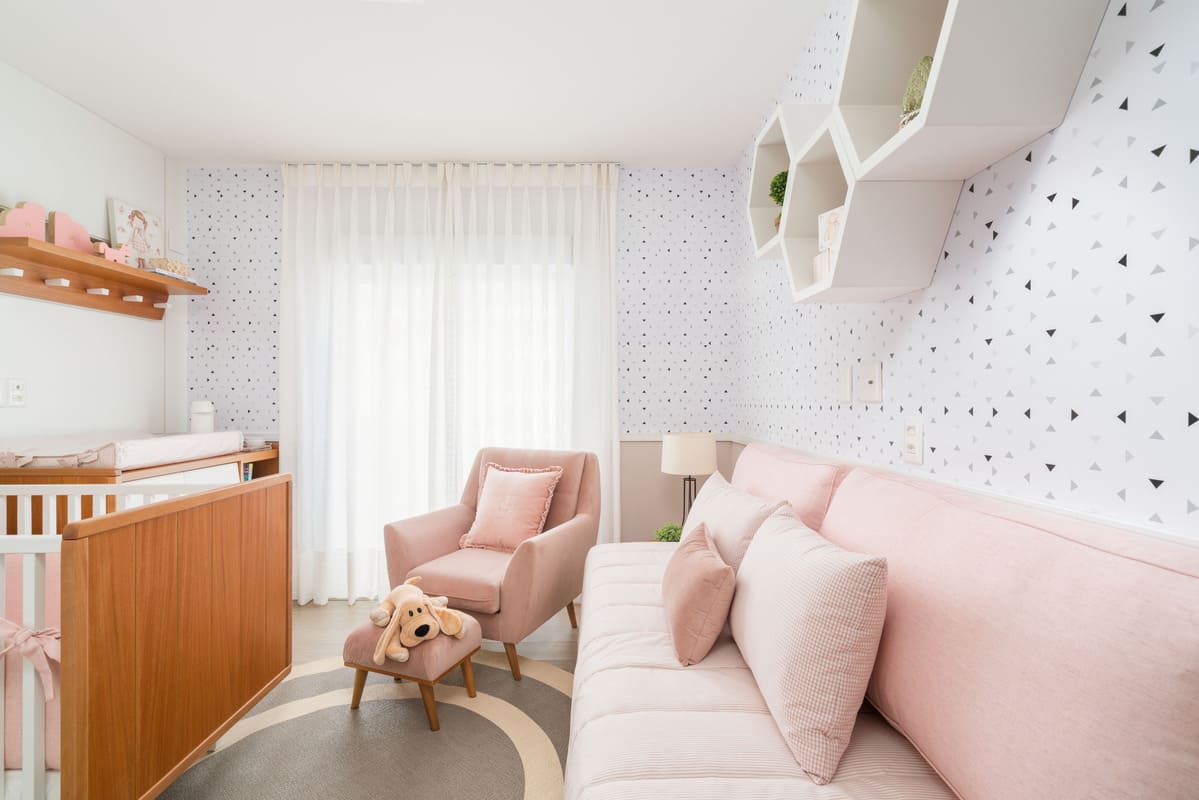 quarto-de-bebe-menina-sofa-rosa