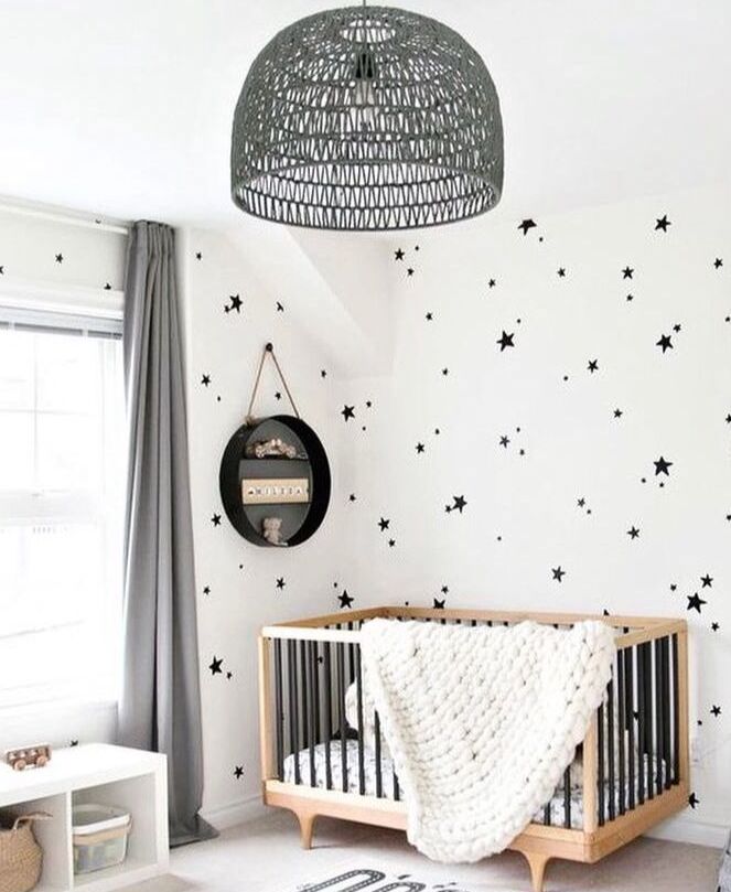 Um quarto no estilo boho chic projetado nas cores preto e branco. Foto: Reprodução/Instagram