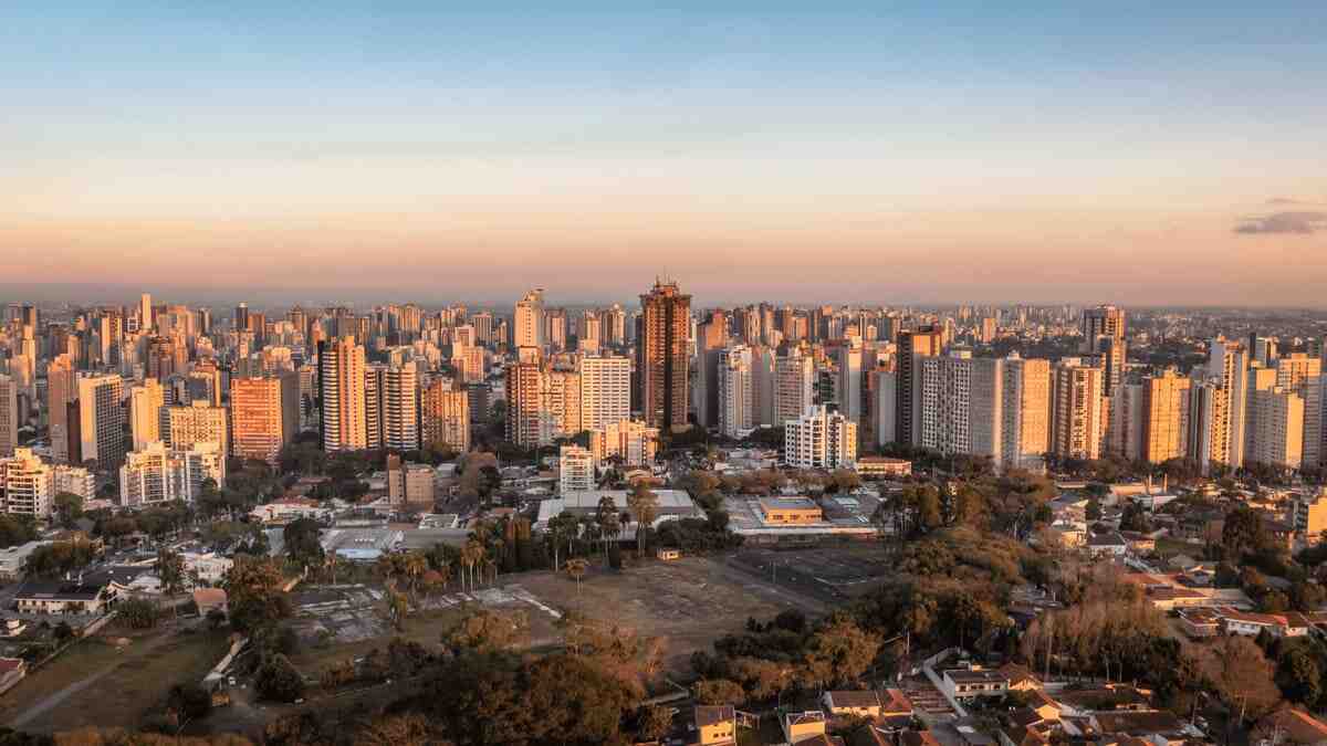 Como é morar no bairro Água Verde em Curitiba
