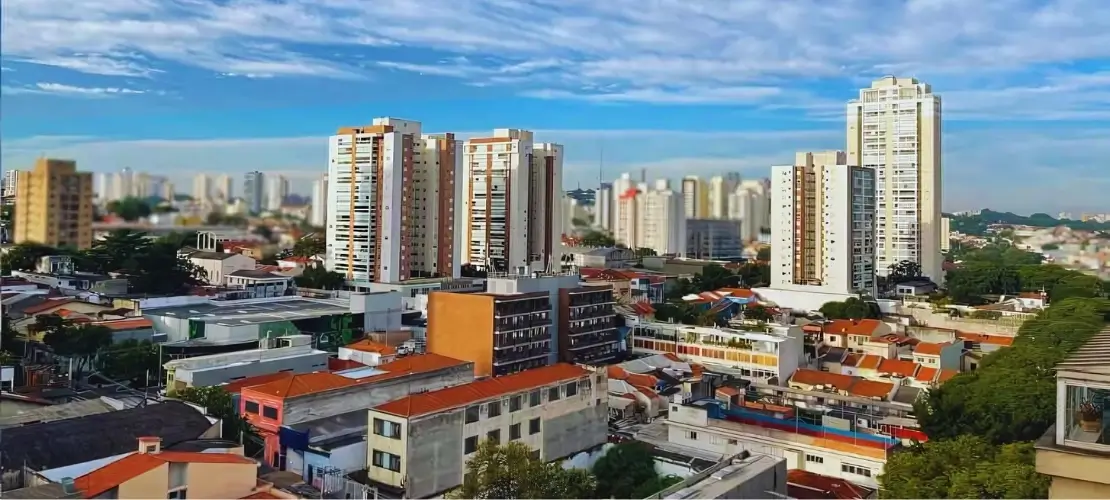 Casas e prédios na Vila Romana